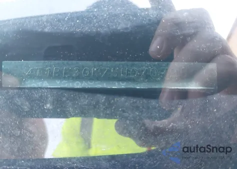 2005 Toyota Camry Le z USA, uszkodzony, nr VIN 4T1BE30K75U070796